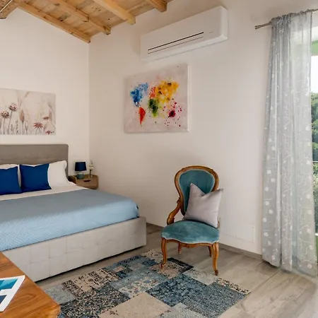 Villa Dolcevista 4&2, Emma *